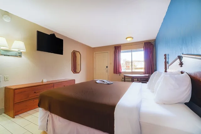 غرفة بسرير كينج لغير المدخنين، Regency Inn Three Rivers I-37 2/10