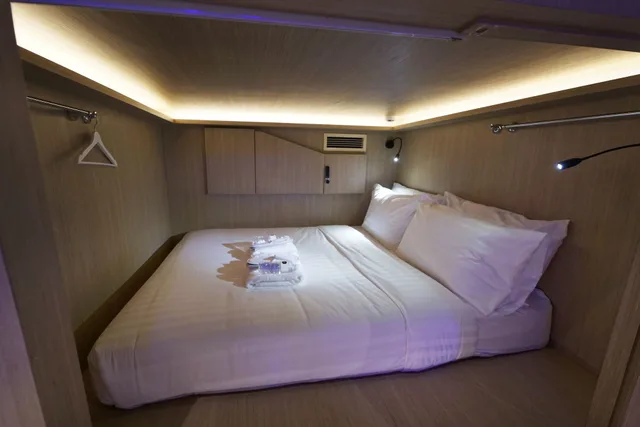 Private, Capsule, 4 Queen Beds، Cube Boutique Capsule Hotel Kampong Glam 1/2