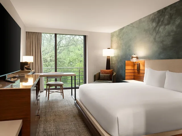 Pure, King Bed، Hyatt Lodge Oak Brook Chicago 2/6
