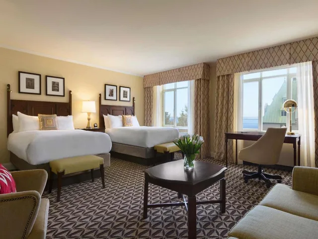 Deluxe, 2 Double Beds, River View, Fairmont Le Manoir Richelieu 3/4