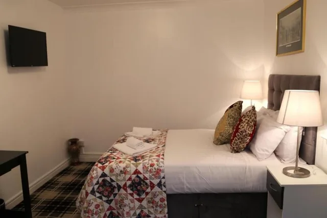 غرفة ديلوكس بسرير مزدوج، OYO 4 Sisters Inn 1/2