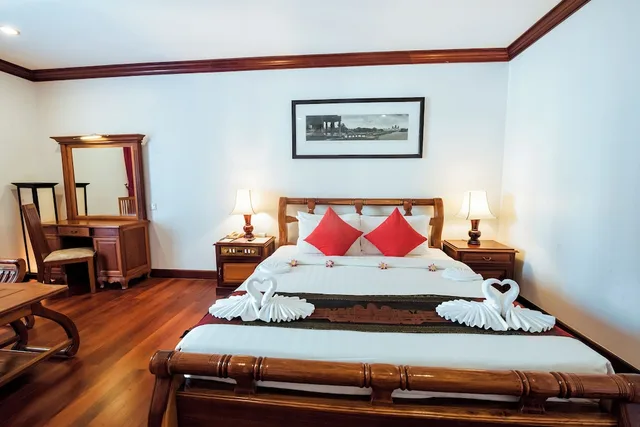 جناح تنفيذي بسرير كينج، Royal Crown Hotel & Spa 1/3