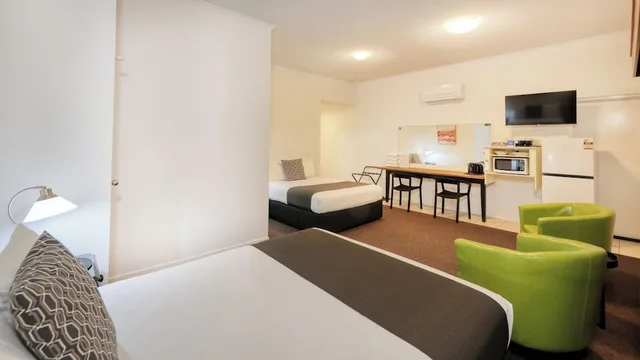 غرفة رباعية بسريرين كوين لذوي الإعاقة، Gateway Motel Caboolture 3/6