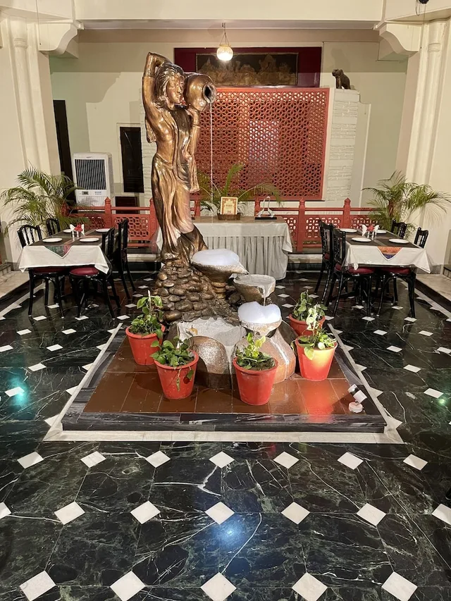 Oyo 7880 Hotel Navrang، Kota 6/28