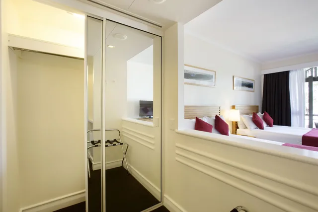 Room, 1 Queen and 1 Single Bed, Lagoon View، Novotel Sunshine Coast Resort 8/10