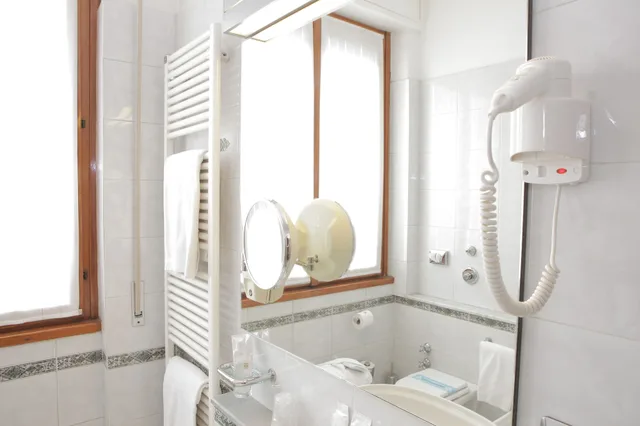 غرفة قياسية بسرير كوين، Hotel Bristol Milano 5/5
