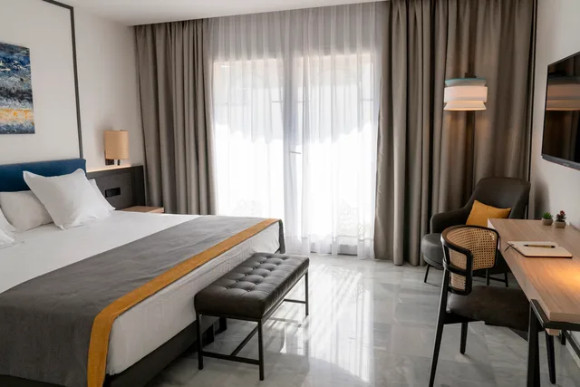 Deluxe, Lateral Side Sea View، Urh Sitges Playa Hotel 3/7