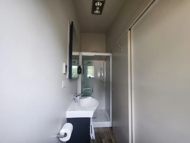 كابينة بريميوم بسريرين كينج، Pinewood Queenstown 5/5