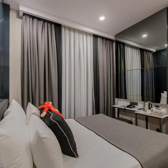Deluxe, Double Bed, Side Sea View، Lucky Monkey Hotel 1/5