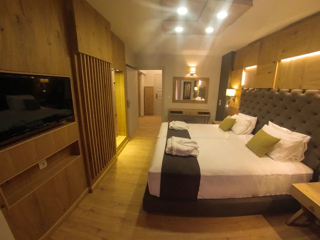 جناح جونيور بسريرين منفصلين مع أريكة، Elmi Suites 7/10