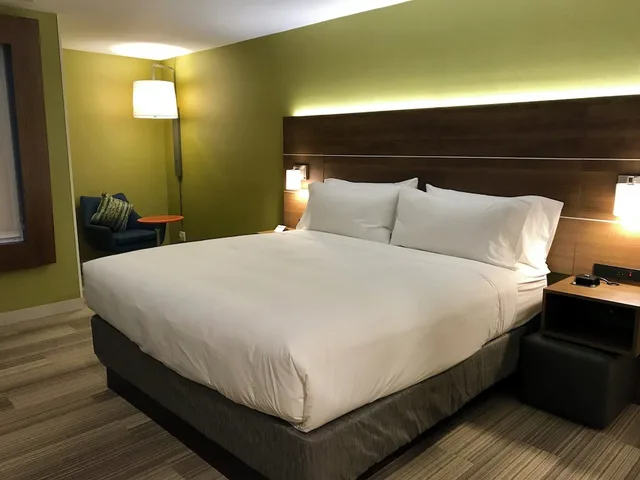 غرفة قياسية بسرير كينج لذوي الإعاقة، Holiday Inn Express Hotel Suites Pasadena Colorado Boulevard 4/6