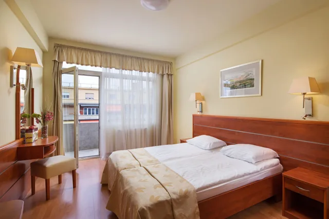 غرفة سوبيريور مفردة بشرفة، Benczur Hotel 2/10