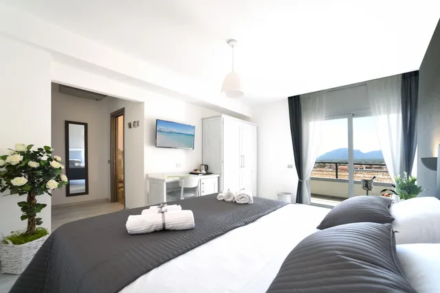 غرفة بسرير كوين بإطلالة على البحر بشرفة، Hotel Gli Ulivi 5/10