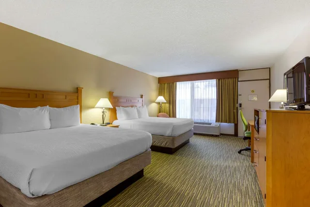 Room, 2 Queen Beds, Best Western Paint Pony Lodge 4/7
