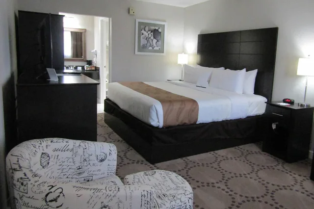 غرفة بسرير مزدوج بإطلالة على البحيرة، Quality Inn & Suites Kissimmee near Main Gate 3/9