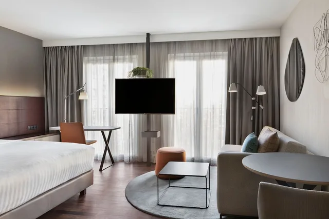 استوديو بسرير كوين بإطلالة على الفناء بشرفة مع أريكة، Residence Inn By Marriott Munich City East 3/6