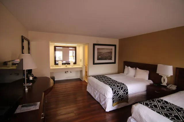 Classic, 2 Queen Beds, The Central Motel 1/7