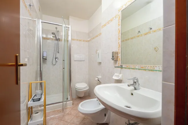 غرفة عائلية بسرير بطابقين وثلاثة أسرّة، LILIUM HOTEL 10/10