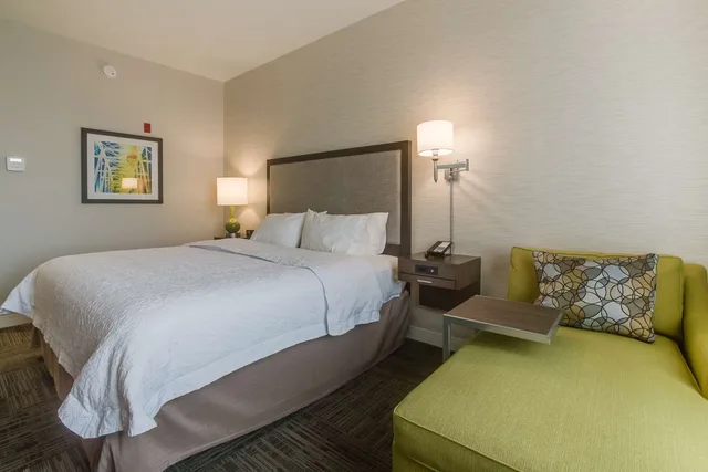 غرفة تنفيذية بسرير كينج، Hampton Inn White House 2/4