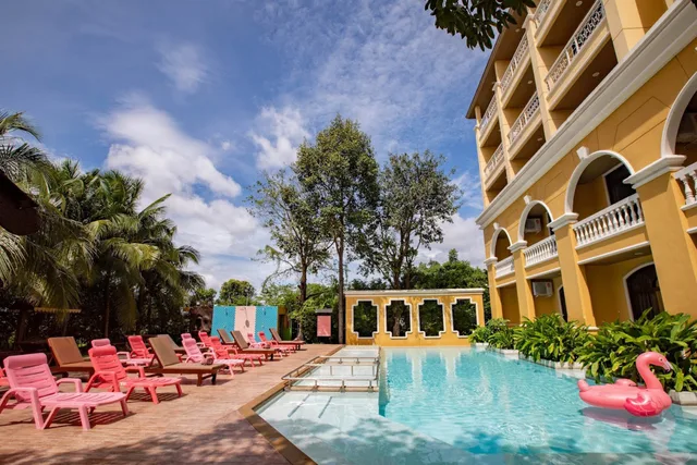 غرفة بسرير مزدوج أو سريرين منفصلين، ROYAL PINEAPPLE HOTEL a welcome to wealth and good fortune 1/1