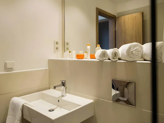 غرفة بسرير كينج بإطلالة على الفناء، Motel Plus Berlin 2/2