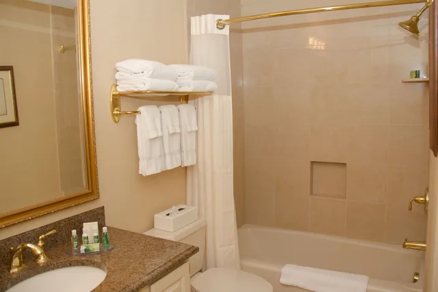جناح ركني بسرير كوين، Bell Tower Hotel 1/2