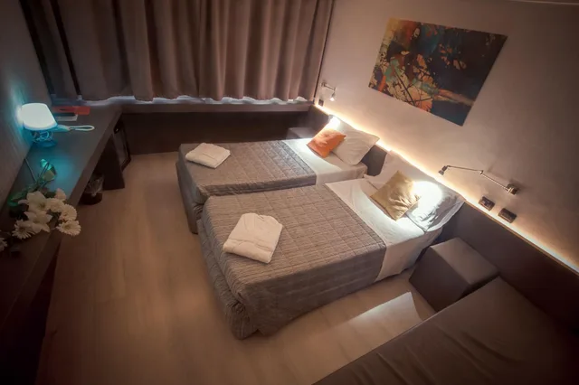 غرفة اقتصادية بسريرين منفصلين، The Gate Hotel 2/3
