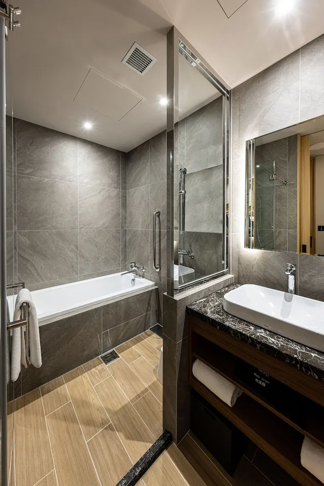 غرفة ثلاثية ركنية بسريرين منفصلين مع أريكة، Solaria Nishitetsu Hotel Taipei Ximen 5/6