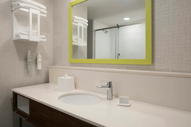 غرفة بسرير كينج، Hampton Inn & Suites Somerset 2/3
