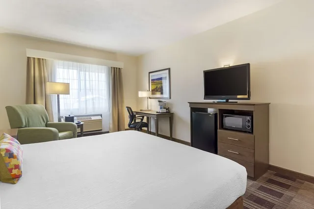 Standard, King Bed, Accessible, Best Western Plus The Inn At Horse Heaven 2/4
