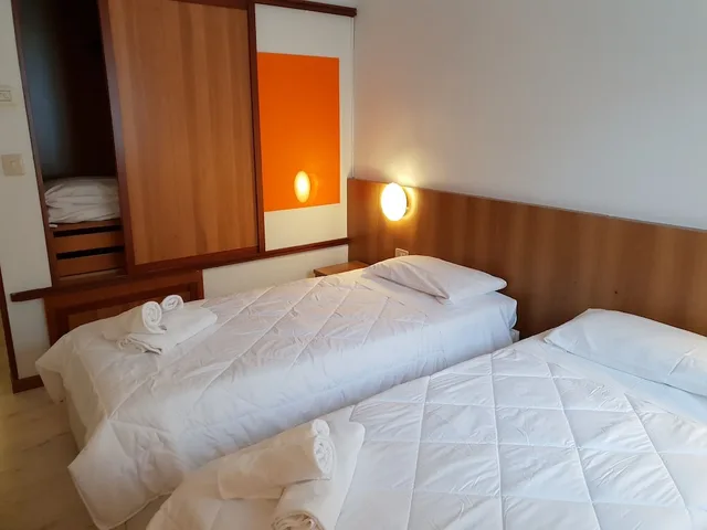 غرفة بسريرين منفصلين، Risthotel Airport 1/4