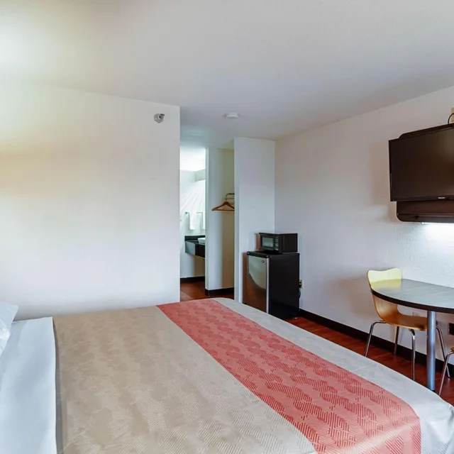 1 Full Bed - Non-Smoking, Micfridge، Motel6 Lebanon, IN 6/10