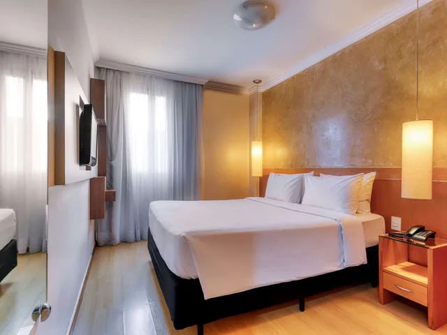 Room, Queen Bed, Mercure Belo Horizonte Vila Da Serra Hotel 3/9