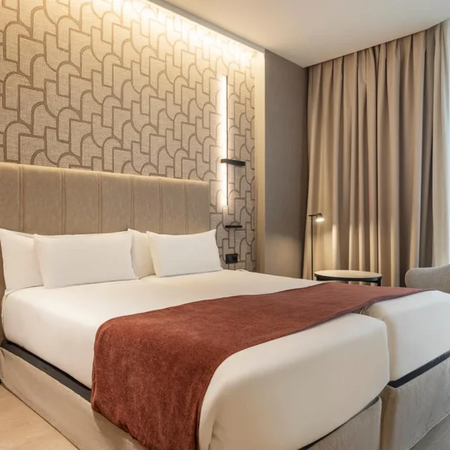 غرفة، Hotel Ilunion Atrium 1/2