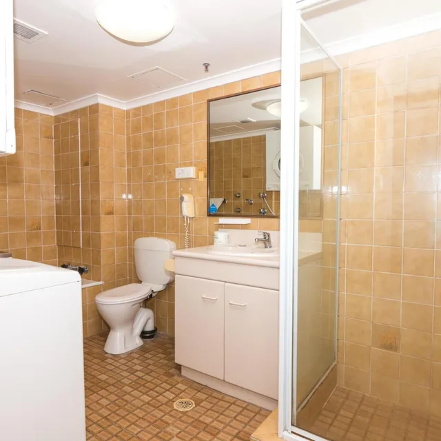 1 Bedroom, Apartment, Ocean View, Beachcomber Resort Surfers Paradise 9/10