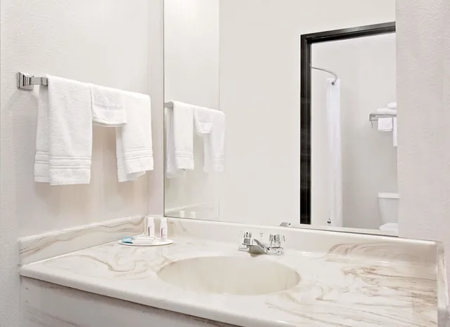 غرفة قياسية بسريرين كوين للمدخنين، Howard Johnson By Wyndham Gothenburg 3/4
