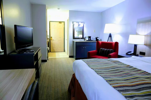 جناح بسرير كينج بحوض جاكوزي، Country Inn And Suites By Radisson Sparta 2/7