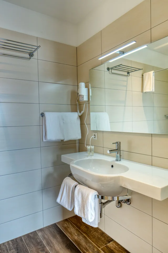 غرفة بسريرين منفصلين بإطلالة على الجبل بحمام خاص، Hotel 1001 Nott 3/3
