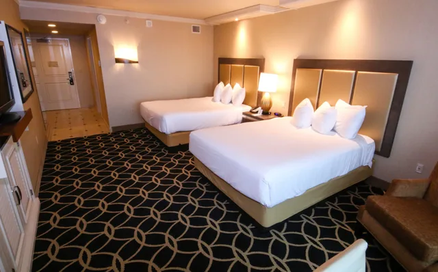 Room, 2 Queen Beds, Rodeo Tower، Hollywood Casino St Louis 3/3