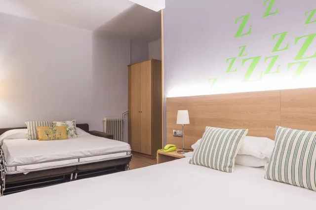 Room, Triple, 3 Beds, Hotel Margarit 3/10