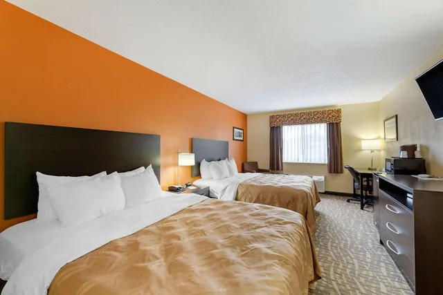 غرفة قياسية بسريرين كوين، Quality Inn Wooster OH 2/2