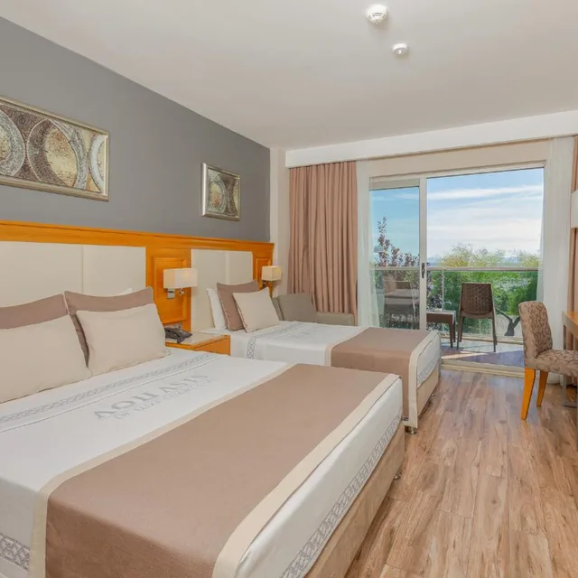 Lake, Garden View، Aquasis De Luxe Resort 2/5
