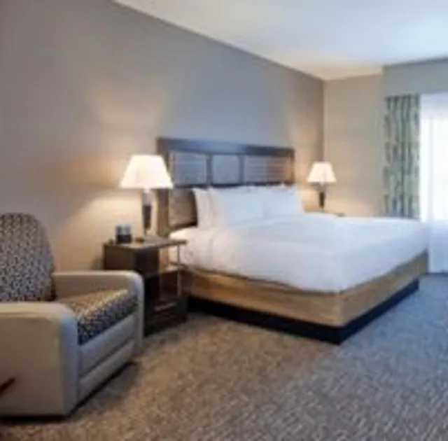 جناح بسرير كينج بغرفة نوم واحدة مع أريكة، Candlewood Suites GRAND ISLAND 1/2