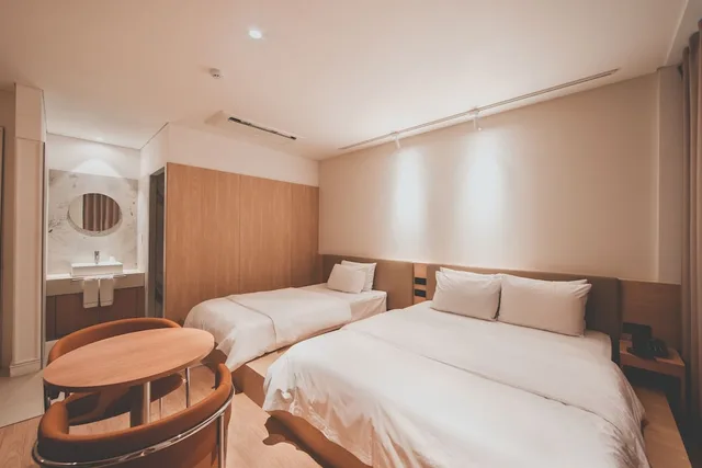 غرفة بريميوم بسرير كوين وسرير فردي، Hotel Insomnia 2/10