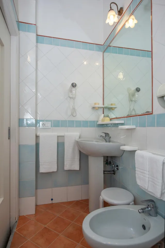 غرفة قياسية ثلاثية، Hotel Settebello 5/6