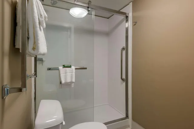 غرفة بسرير مزدوج، Best Western Plus Jekyll Island 4/4