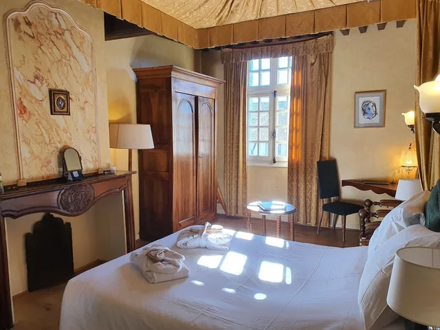 غرفة رومانسية بسرير كينج، La Maison Des Consuls 2/5