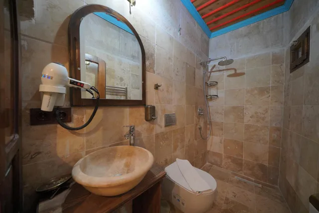 جناح بجاكوزي، Travel Inn Cave Hotel 3/10