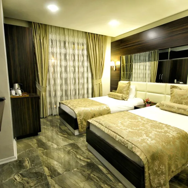 غرفة ثلاثية، Venus Suite Hotel 4/10