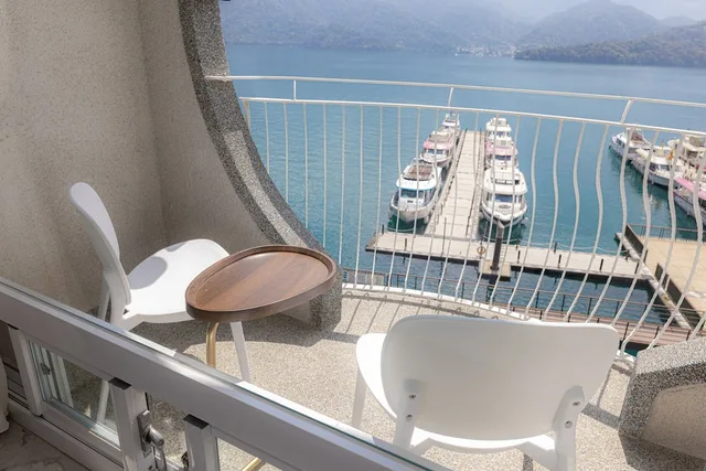 غرفة قياسية بسرير كوين بإطلالة على البحيرة، Sun Moon Lake Apollo Resort Hotel 6/7